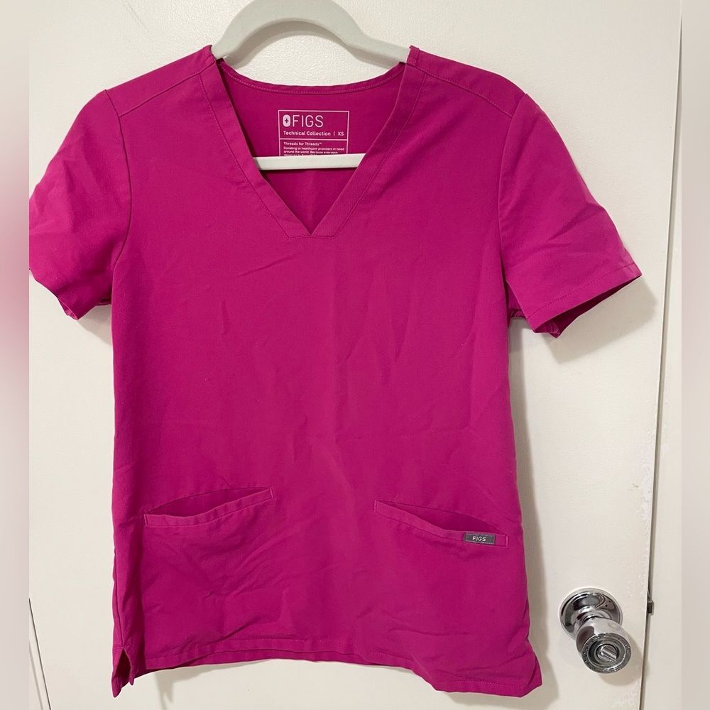 FIGS Size XS bright pink CASMA Pockets Short Sleeve Scrub Top Women’s uniform